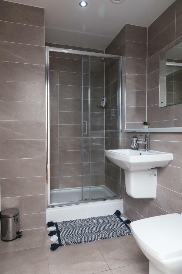 Studio Apartments Free Street Parking Subject To Availability Manchester Eksteriør billede